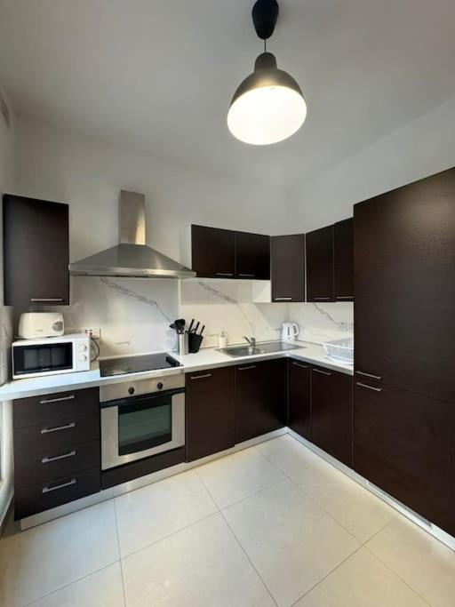2 Bedroom Found In A Great Location Apartment